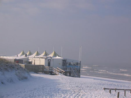 Strandtent_in_de_winter